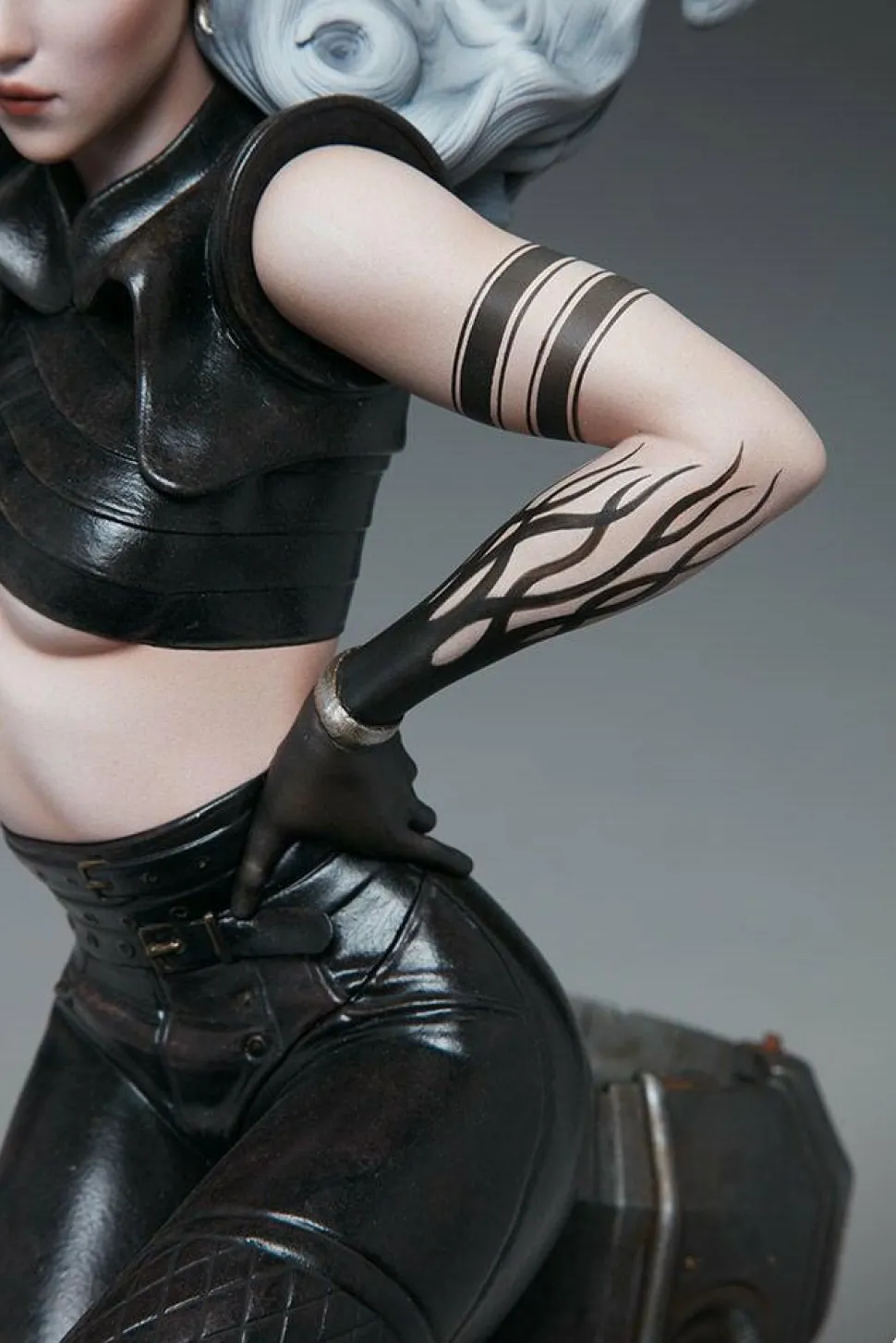 Adi Granov - Sova 18” Statue