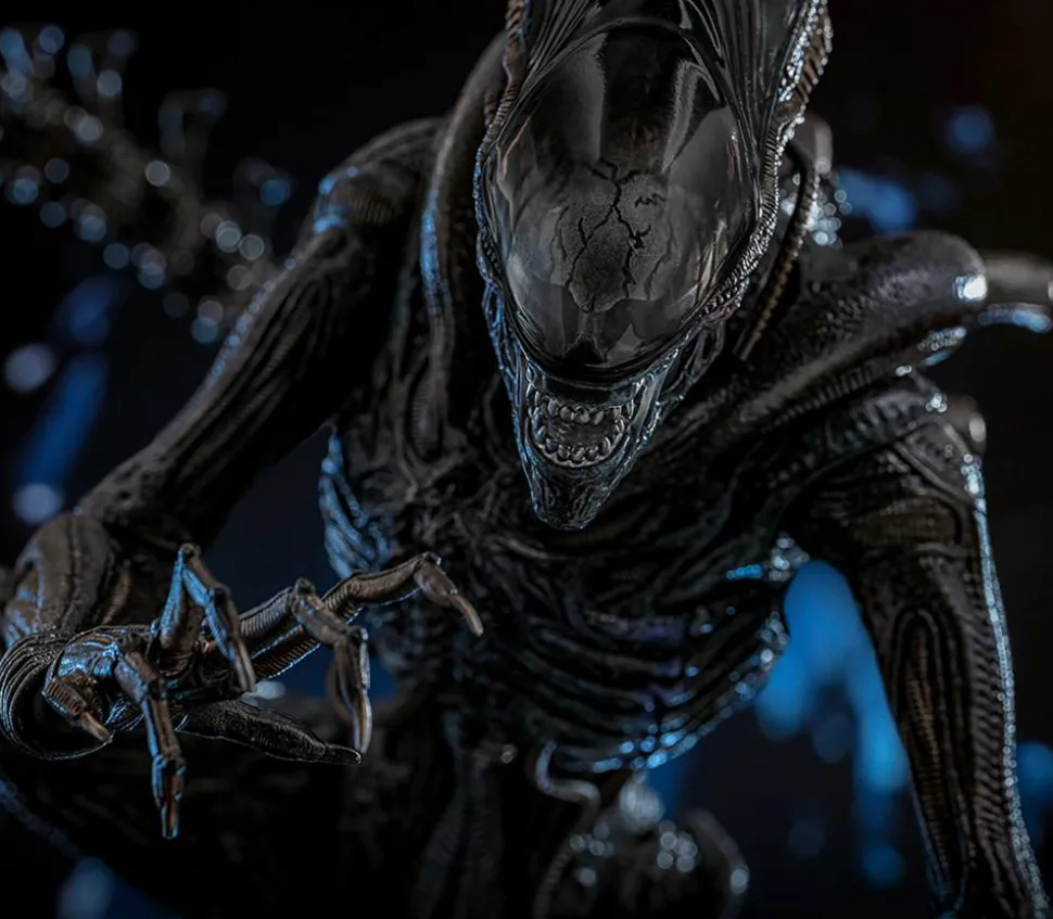 Alien: Romulus (2024) - Scorched Xenomorph 1/6th Scale Hot Toys Action Figure