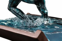 Aliens - Blue Alien Warrior Water Attack 1/6th Scale Diorama Statue