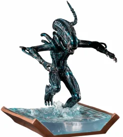 Aliens - Blue Alien Warrior Water Attack 1/6th Scale Diorama Statue
