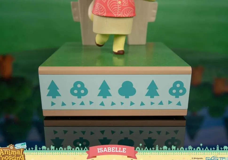 Animal Crossing: New Horizons - Isabelle 8" PVC Statue