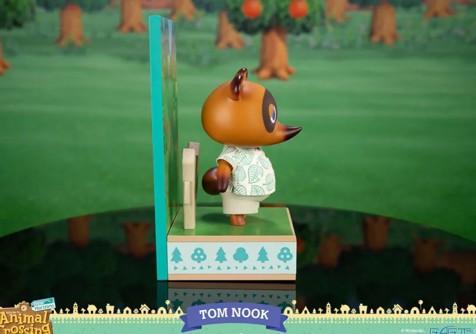 Animal Crossing: New Horizons - Tom Nook (Exclusive Edition) 10" PVC Statue