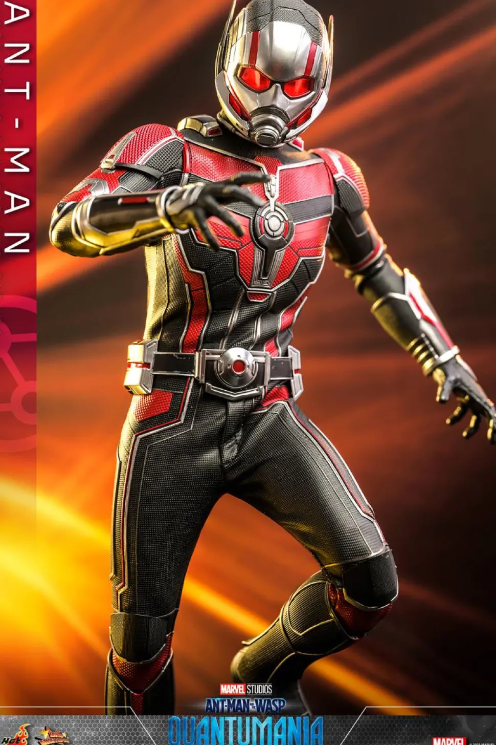 Ant-Man and the Wasp: Quantumania - Ant-Man 1/6th Scale Hot Toys Action Figure