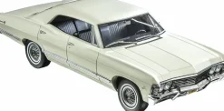 Artisan Collection - 1967 White Chevrolet Impala 1:18 Scale Die Cast Replica
