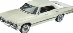Artisan Collection - 1967 White Chevrolet Impala 1:18 Scale Die Cast Replica