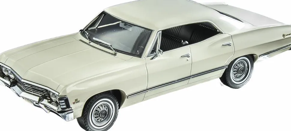 Artisan Collection - 1967 White Chevrolet Impala 1:18 Scale Die Cast Replica
