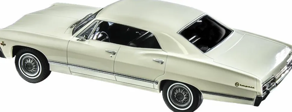Artisan Collection - 1967 White Chevrolet Impala 1:18 Scale Die Cast Replica