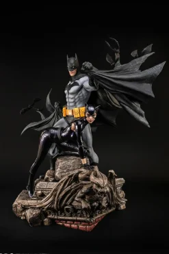 Batman - Batman & Catwoman Reunion 1/4 Scale Statue