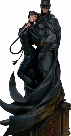 Batman - Batman & Catwoman 20” Diorama Statue