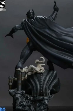 Batman - Batman (Black & Gray Edition) 1/4 Scale Maquette Statue