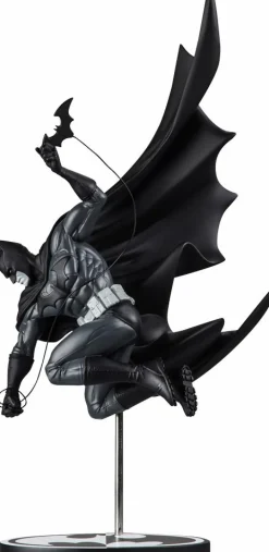 Batman - Batman by Inhyuk Lee Black & White 1/10th Scale Statue