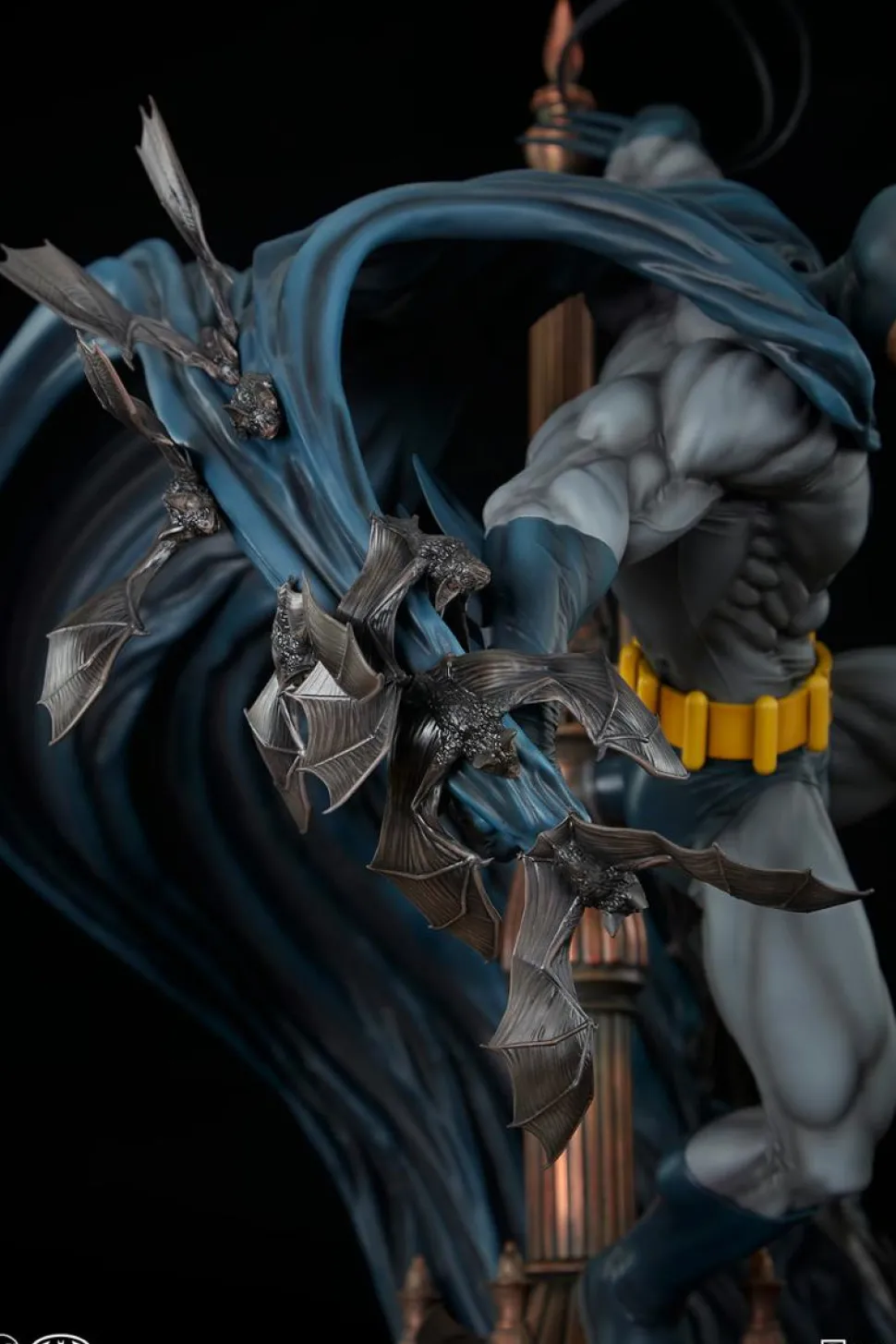 Batman - Batman by Martin Canale Premium Format Statue