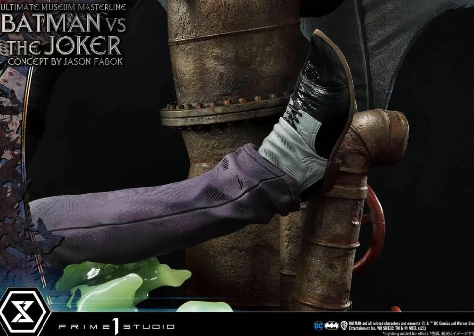 Batman - Batman vs The Joker 1/3 Scale Statue