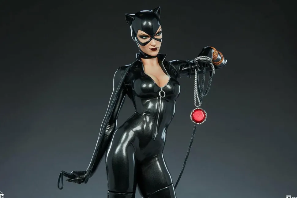 Batman - Catwoman Premium Format Statue