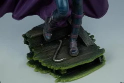 Batman - Huntress Premium Format Statue