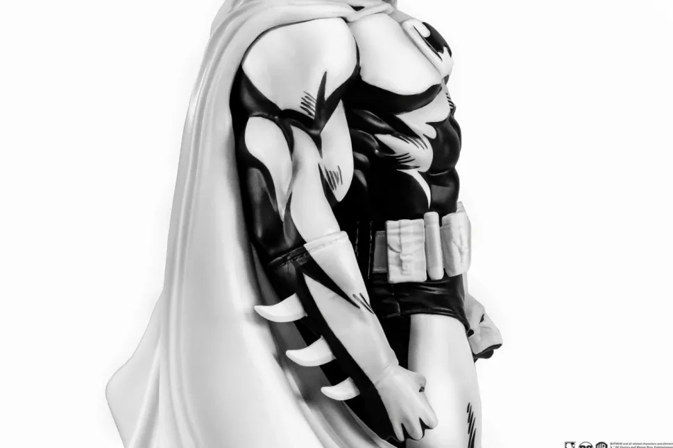 Batman - Neal Adams' Batman Black & White Version 1/8th Scale PVC Statue