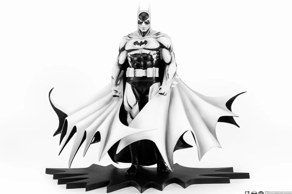 Batman - Neal Adams' Batman Black & White Version 1/8th Scale PVC Statue