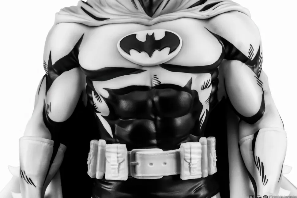 Batman - Neal Adams' Batman Black & White Version 1/8th Scale PVC Statue