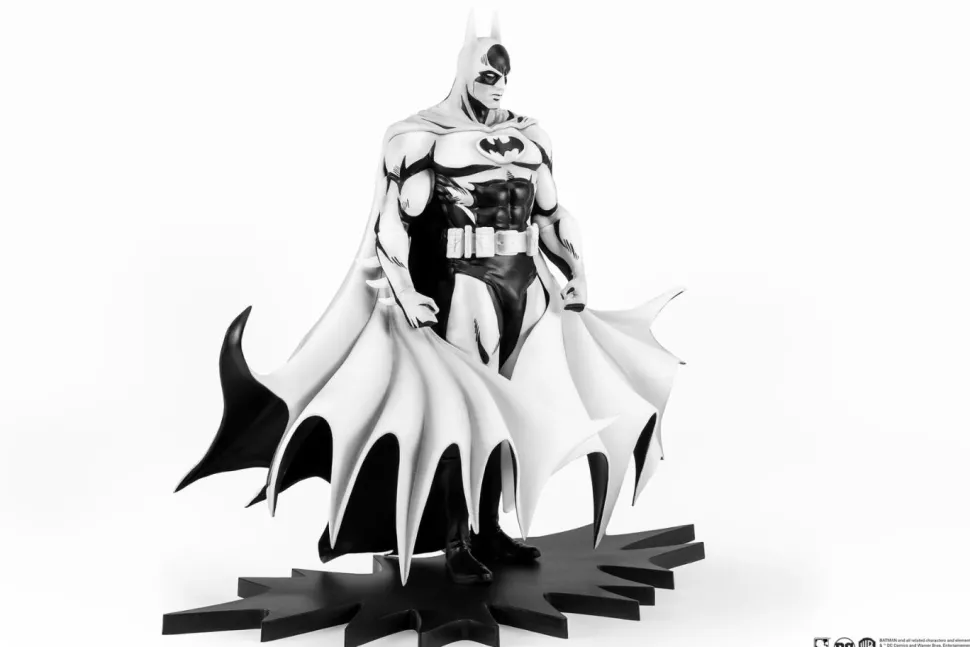 Batman - Neal Adams' Batman Black & White Version 1/8th Scale PVC Statue