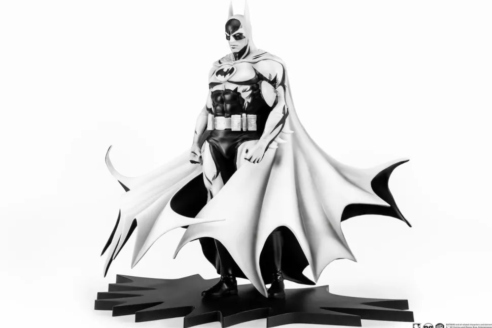 Batman - Neal Adams' Batman Black & White Version 1/8th Scale PVC Statue