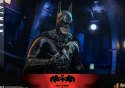 Batman & Robin (1997) - Batman 1/6th Scale Hot Toys Action Figure