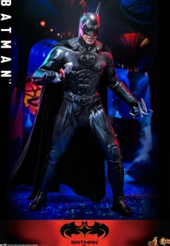 Batman & Robin (1997) - Batman 1/6th Scale Hot Toys Action Figure