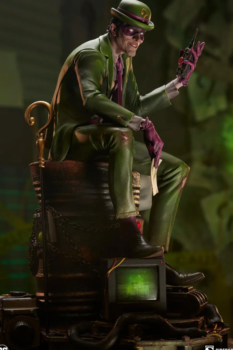 Batman - The Riddler Premium Format Statue