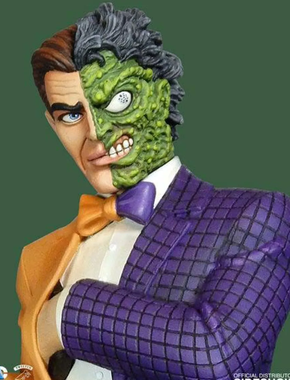 Batman - Two Face Classic Maquette 14" Statue