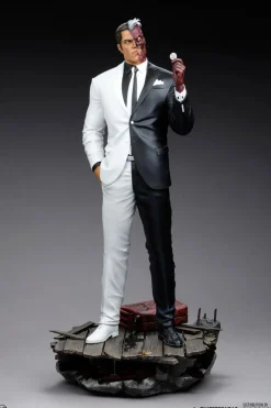 Batman - Two-Face 1/6th Scale Maquette Statue