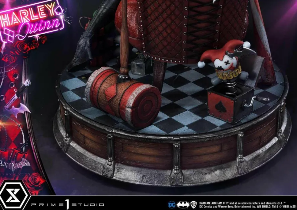 Batman: Arkham City - Harley Quinn Deluxe 1/3 Scale Statue