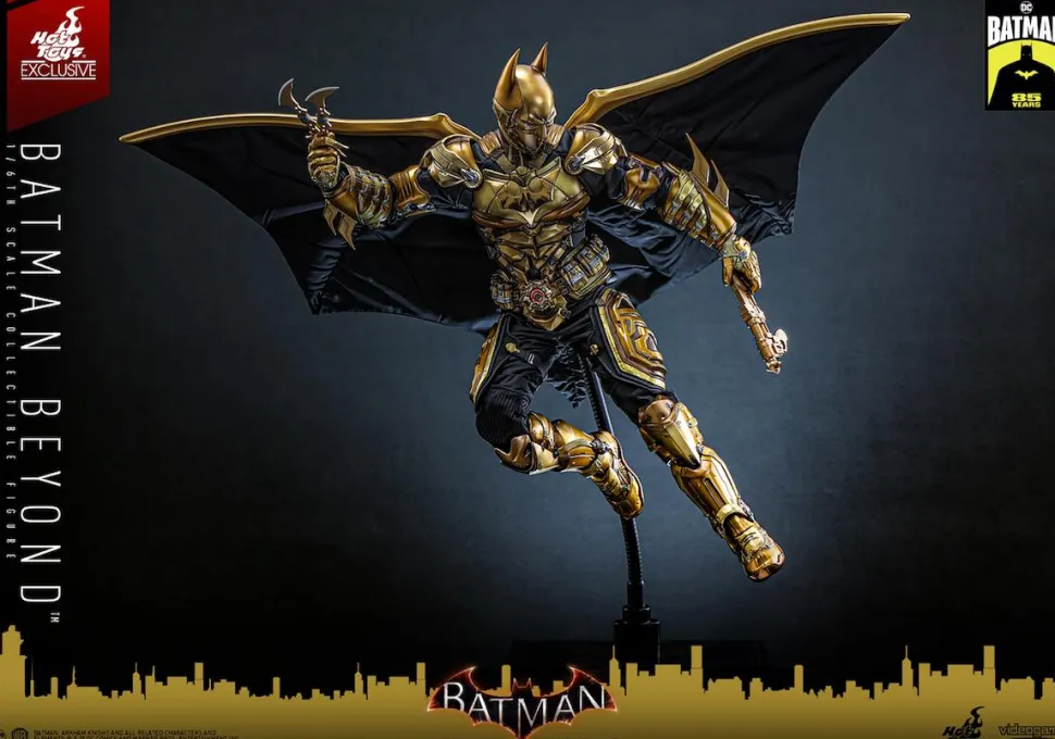 Batman: Arkham Knight - Batman Beyond (Black & Gold Version) 1/6th Scale Hot Toys Action Figure (Hot Toys Exclusive)