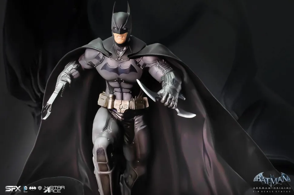 Batman: Arkham Origins - Batman Deluxe 12" Statue