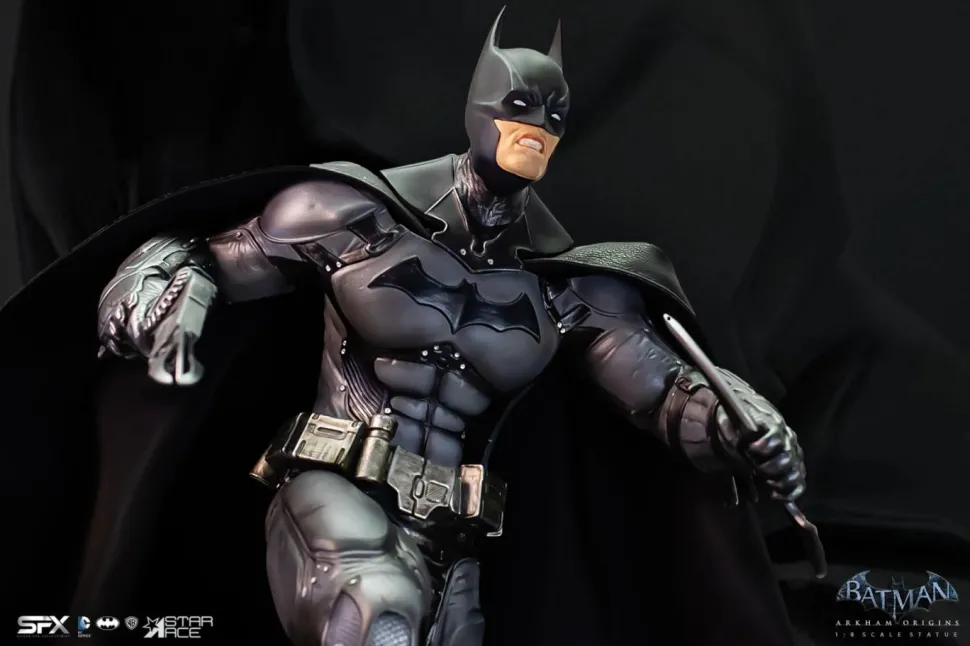 Batman: Arkham Origins - Batman Deluxe 12" Statue
