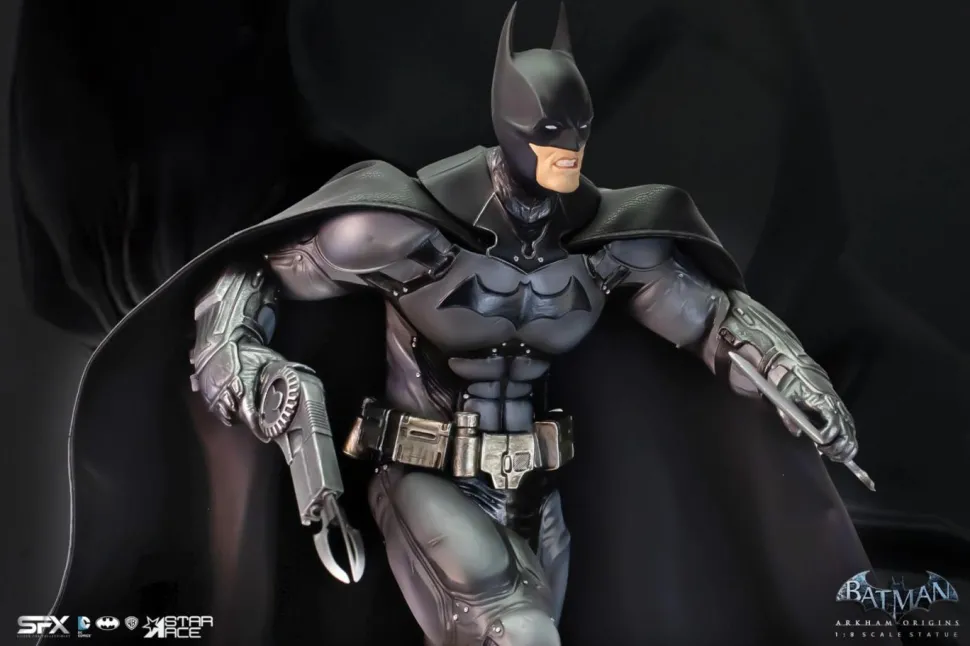 Batman: Arkham Origins - Batman Deluxe 12" Statue