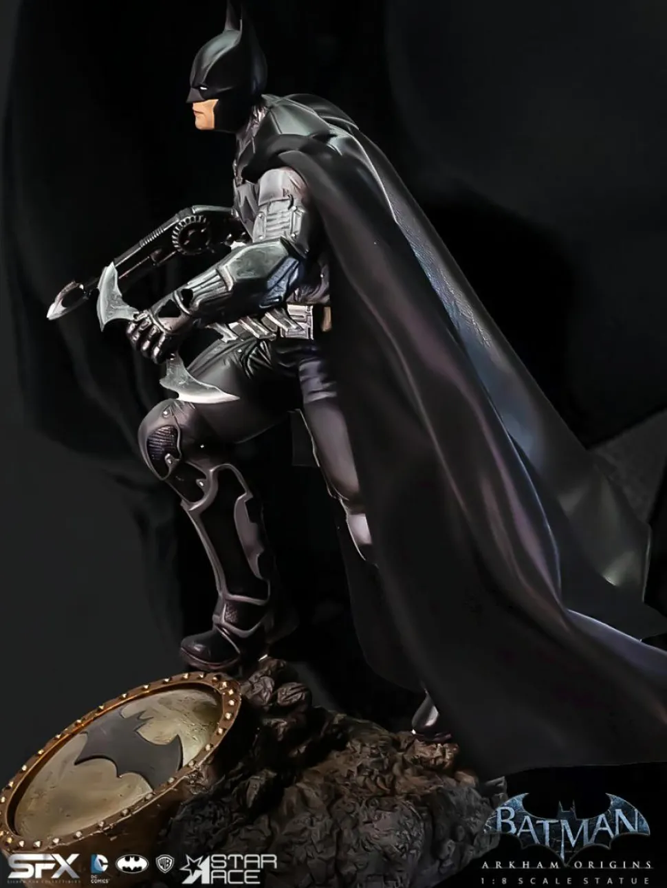 Batman: Arkham Origins - Batman Deluxe 12" Statue