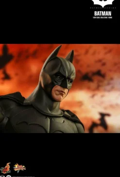 Batman Begins - Batman 1/6th Scale Hot Toys Action Figure