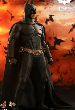 Batman Begins - Batman 1/6th Scale Hot Toys Action Figure
