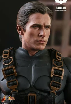 Batman Begins - Batman 1/6th Scale Hot Toys Action Figure