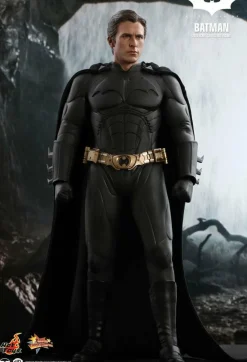 Batman Begins - Batman 1/6th Scale Hot Toys Action Figure