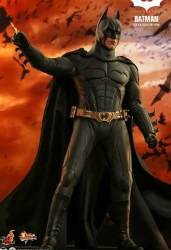 Batman Begins - Batman 1/6th Scale Hot Toys Action Figure