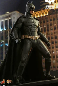 Batman Begins - Batman 1/6th Scale Hot Toys Action Figure