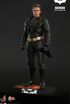 Batman Begins - Batman 1/6th Scale Hot Toys Action Figure