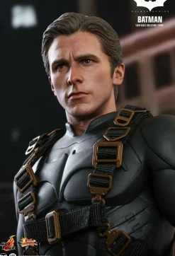 Batman Begins - Batman 1/6th Scale Hot Toys Action Figure