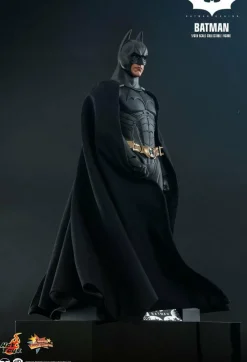 Batman Begins - Batman 1/6th Scale Hot Toys Action Figure