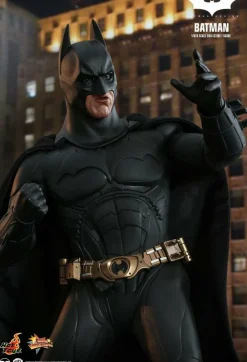 Batman Begins - Batman 1/6th Scale Hot Toys Action Figure
