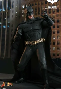 Batman Begins - Batman 1/6th Scale Hot Toys Action Figure