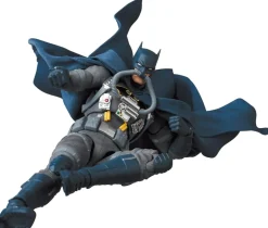 Batman: Hush - Stealth Jumper Batman MAFEX 1/12th Scale Action Figure