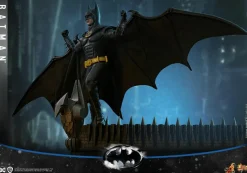 Batman Returns (1992) - Batman (2.0) Deluxe Version 1/6th Scale Hot Toys Action Figure