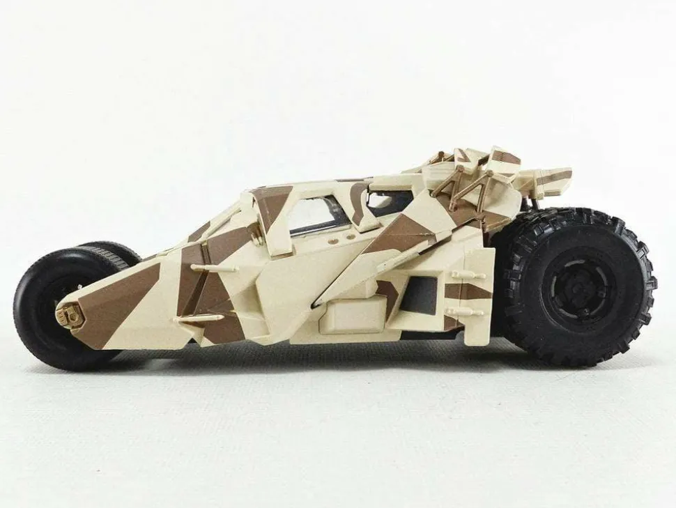 Batman: The Dark Knight - Batman with Camouflage Batmobile Tumbler 1/24th Scale Hollywood Rides Die-Cast Vehicle Replica