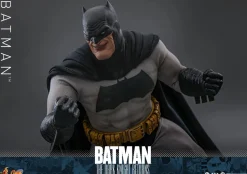 Batman: The Dark Knight Returns - Batman 1/6th Scale Hot Toys Action Figure
